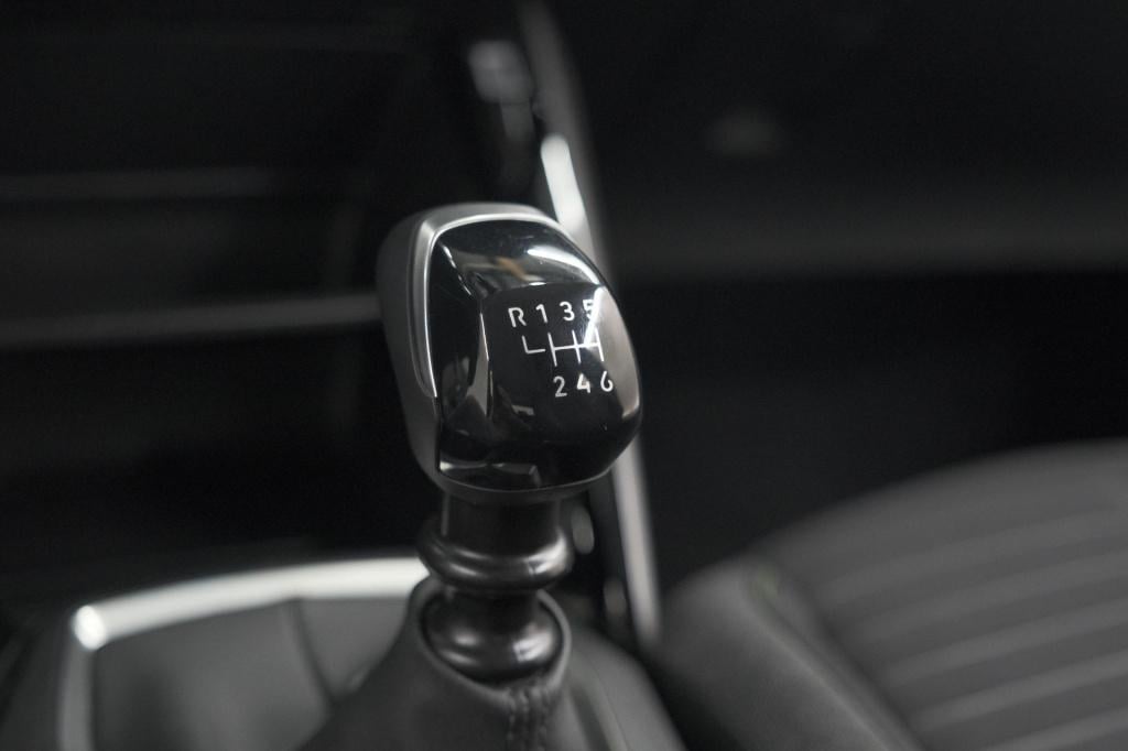 Peugeot 208 puretech 100 active | parkeersensoren | navigatie | apple carpl