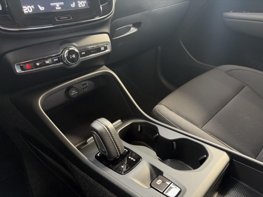 Volvo XC40 1.5 t4 recharge inscription expression | trekhaak | camera