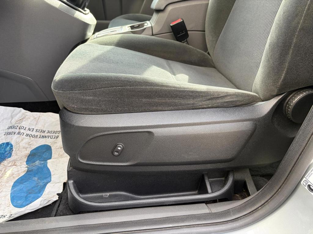 Ford C-max focus 2.0-16v ghia/153.000 nap/dealer onderhouden/trekhaak/andro