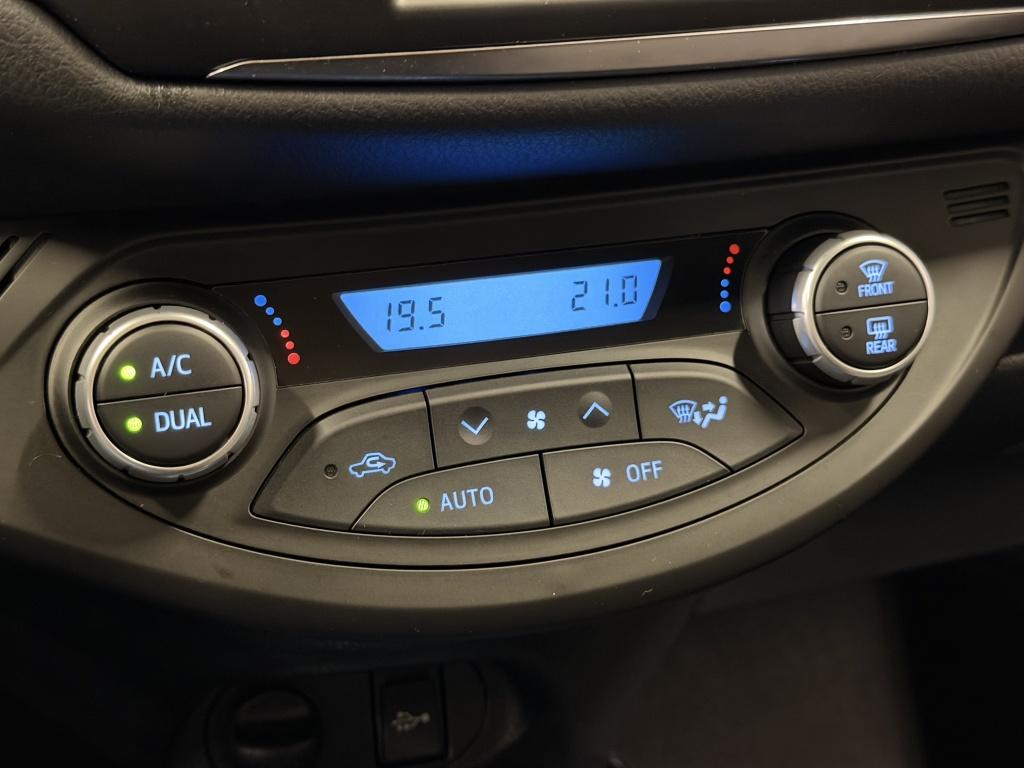 Toyota Yaris 1.5 hybrid skyblue edition