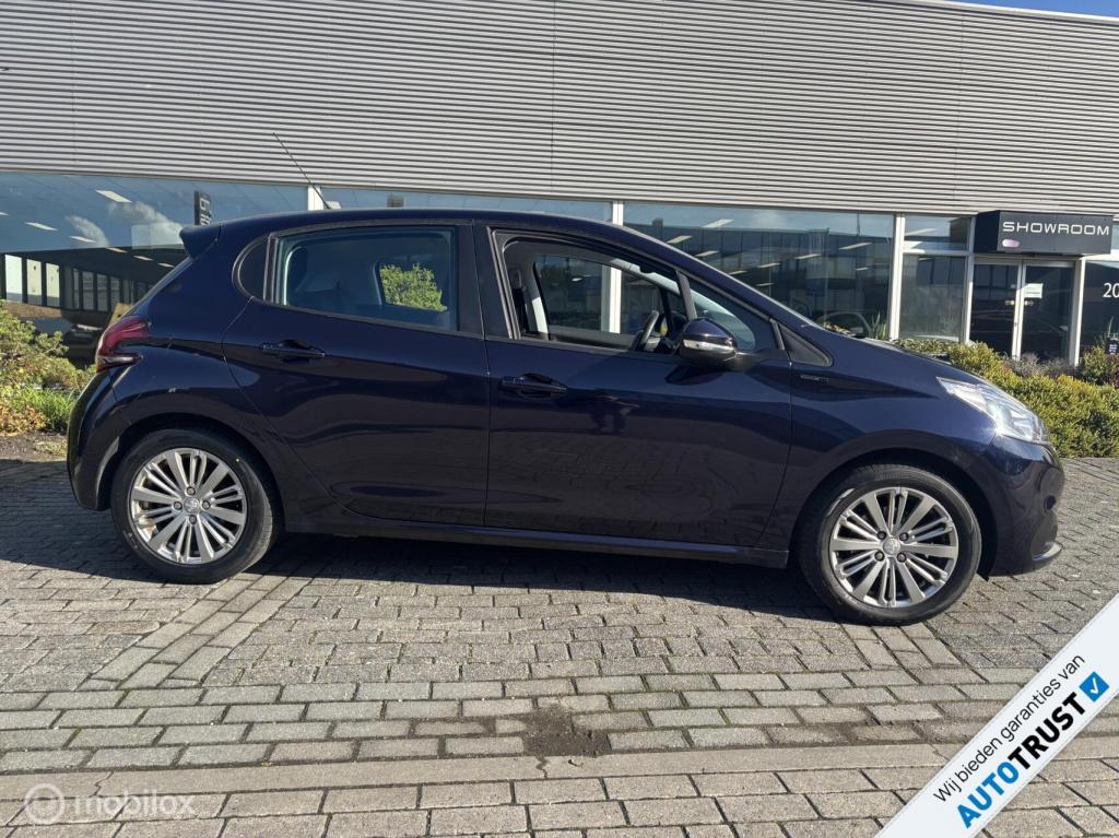 Peugeot 208 1.2 puretech signature 110pk
