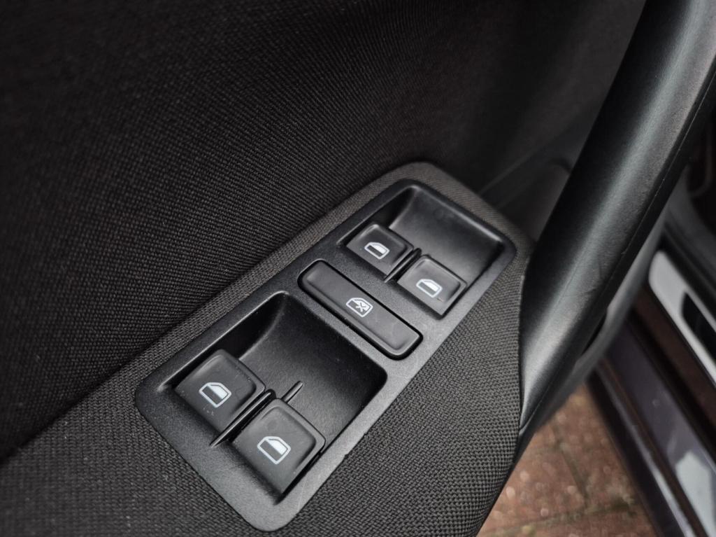 Volkswagen Polo 1.2 tsi lounge / 5- deurs / cruisecontrol / stoelverwarming