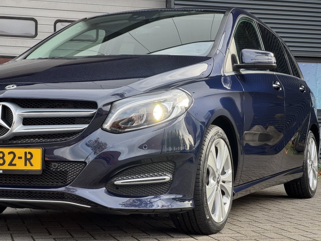 Mercedes-Benz B-Klasse 200 ambition automaat, nl-auto trekhaak uitklapbaar!