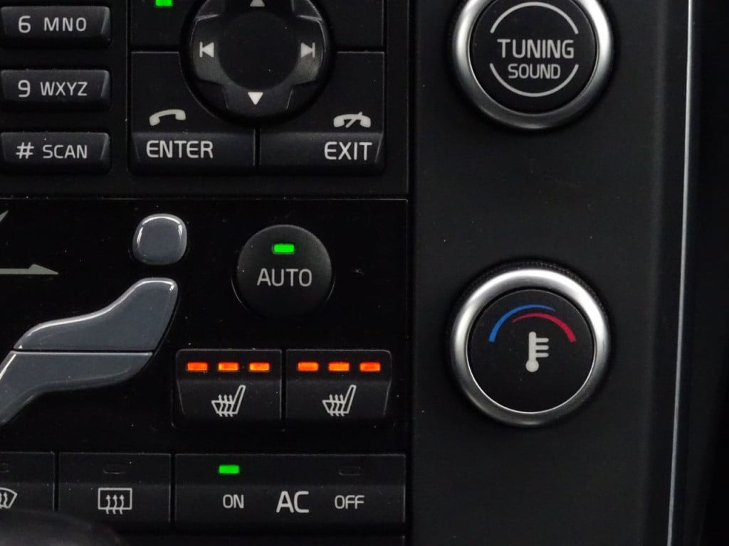 Volvo V70 2.0t momentum automaat | leder | bluetooth | stoelverwarming | na