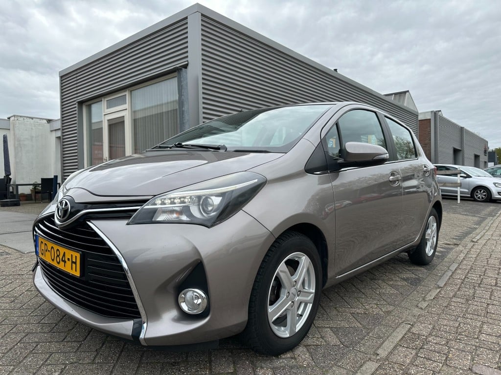 Toyota Yaris 1.3 vvt-i style automaat camera cruise control navi bluetoo