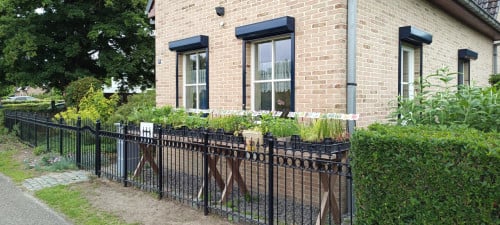 Bijen,- vlinderplanten en siergrassen in ons kraampje voor: € 1,25 p/st.