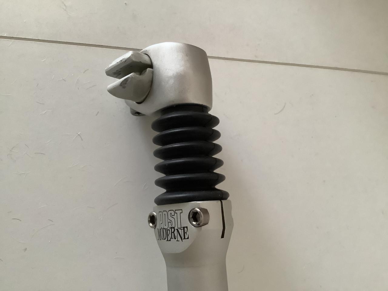 Verende aluminium zadelpen van Post Moderne 27,2 mm x 25 cm