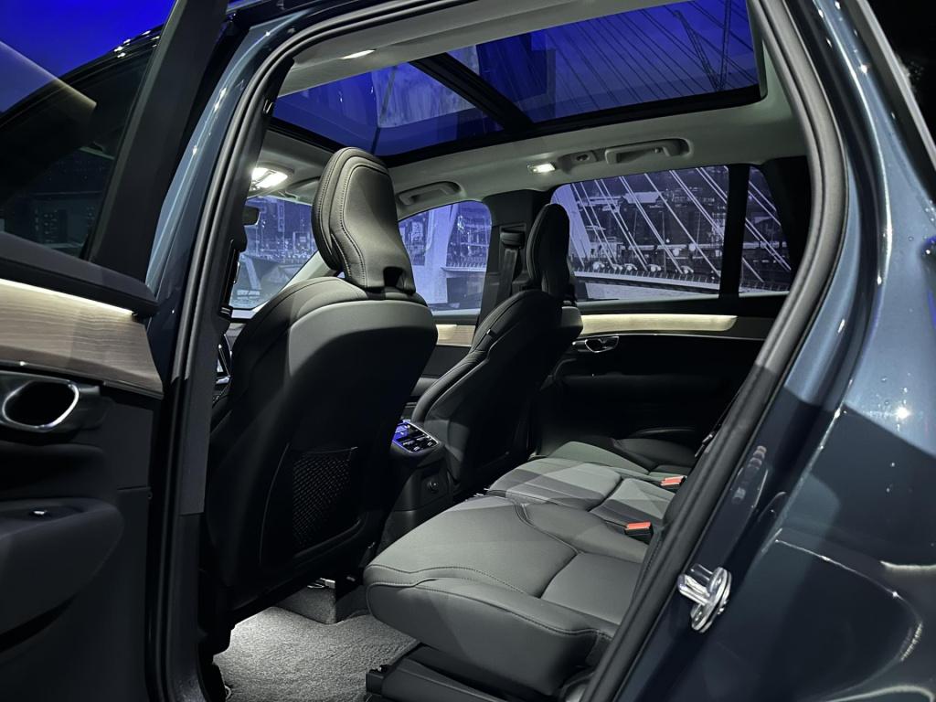 Volvo XC90 2.0 t8 plug-in hybrid awd plus dark *luchtvering*pano*surroundvi