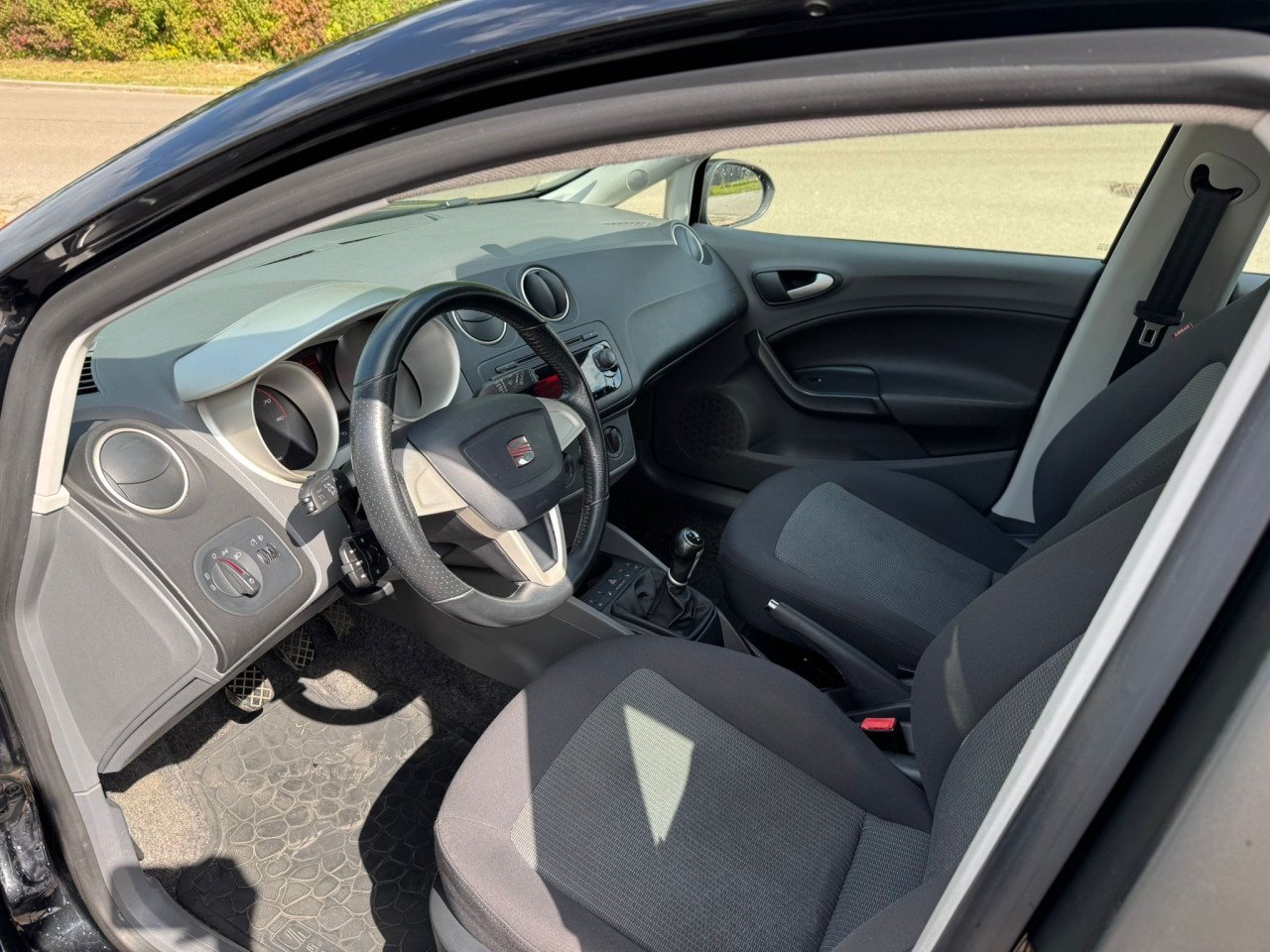Seat ibiza bj 2011 1950 euro