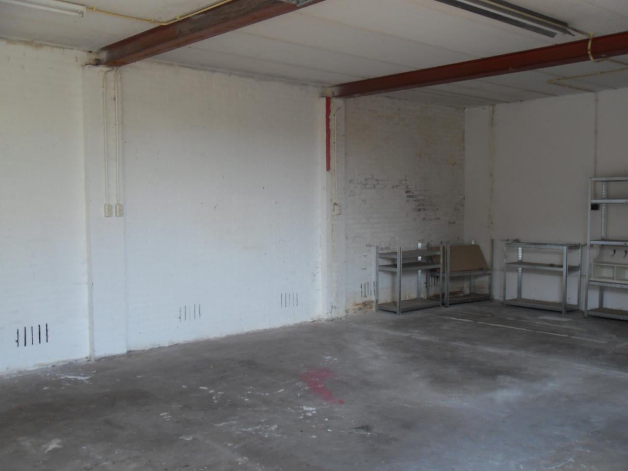 Driedubbele extra hoge garagebox te koop in Oost-Souburg