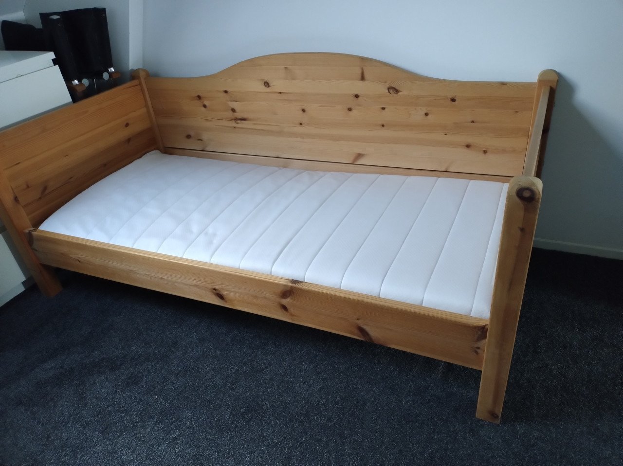 Degelijk houten peuterbed, afmeting 70 x 150 cm