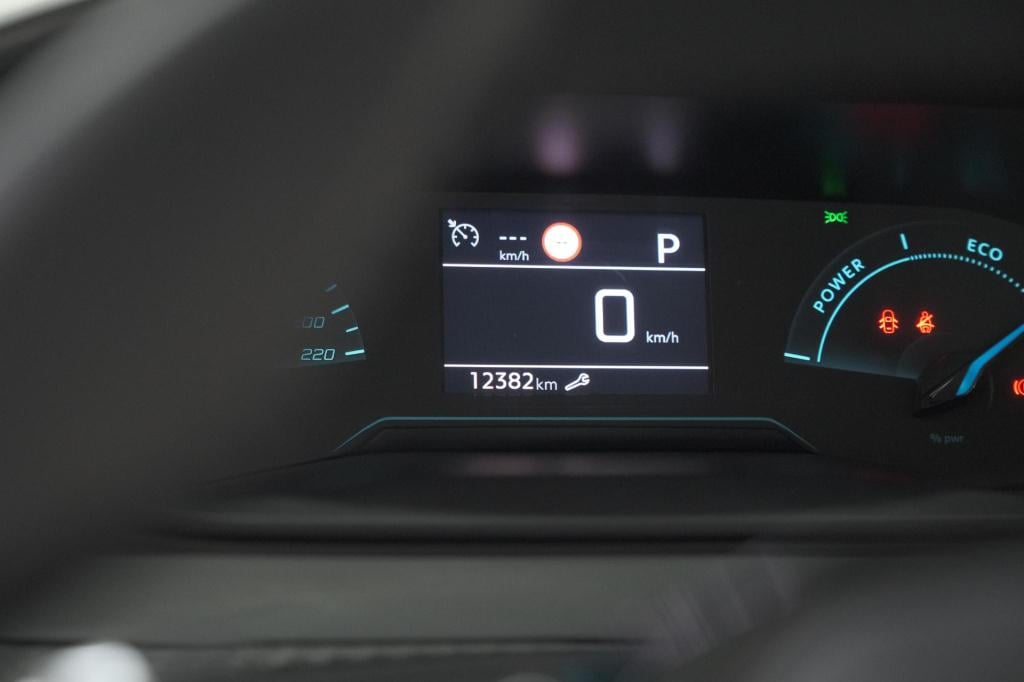 Peugeot 208 1.2 hybrid 110 e-dcs6 style | parkeersensoren | apple carplay |