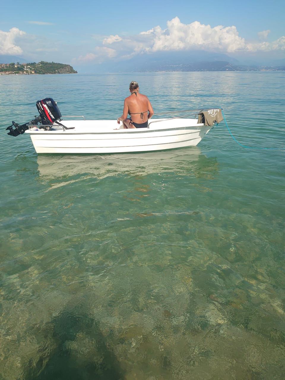 Leuk bootje met trailer en fourstroke motor