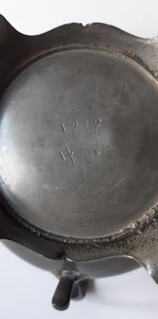 Schenkkannetje tin  ↑ 11,5 cm., Ø 7 cm