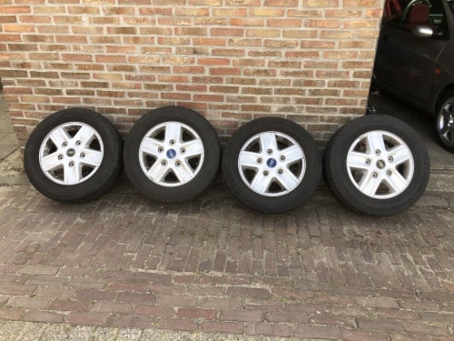 Uitstekende set zomerbanden met aluminium velgen voor Ford Transit