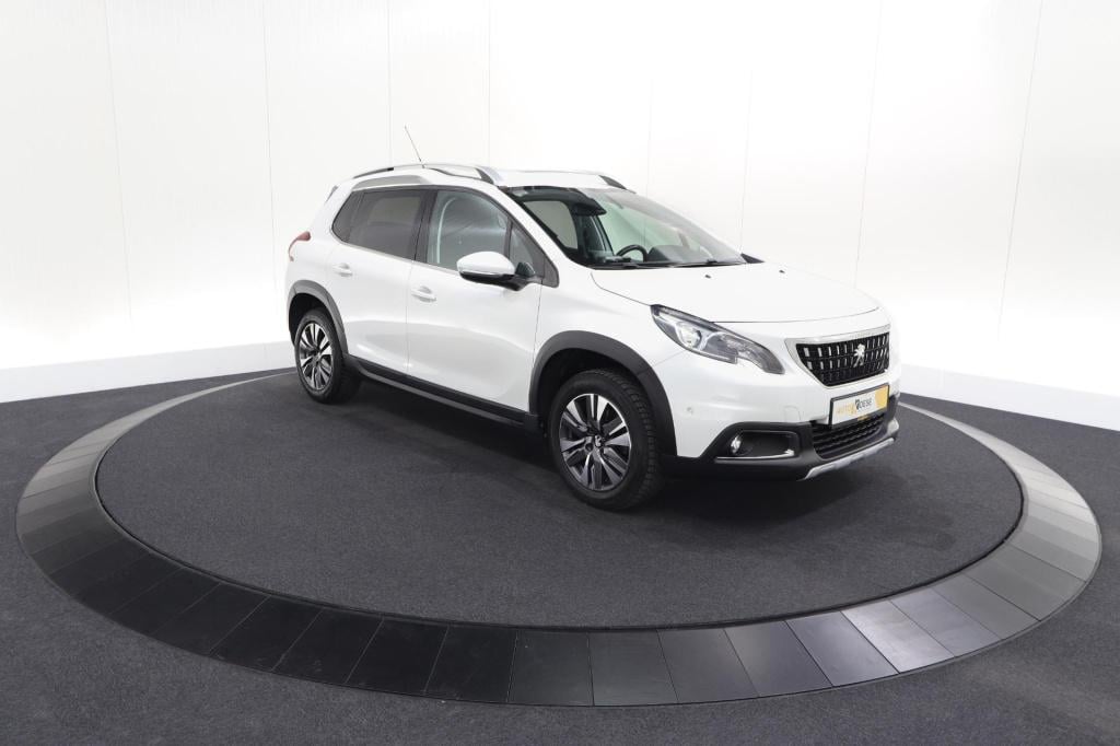 Peugeot 2008 puretech 110 eat6 allure | trekhaak | apple carplay | parkeers