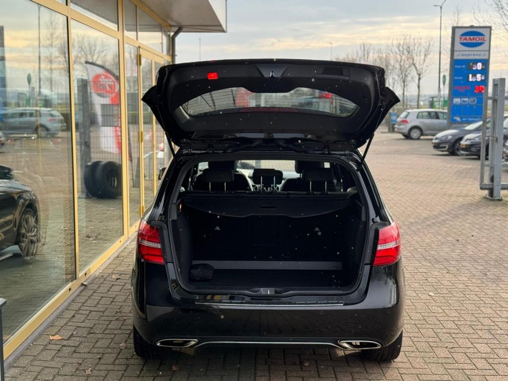 Mercedes-Benz B-Klasse 180 activity edition | leer | automaat |