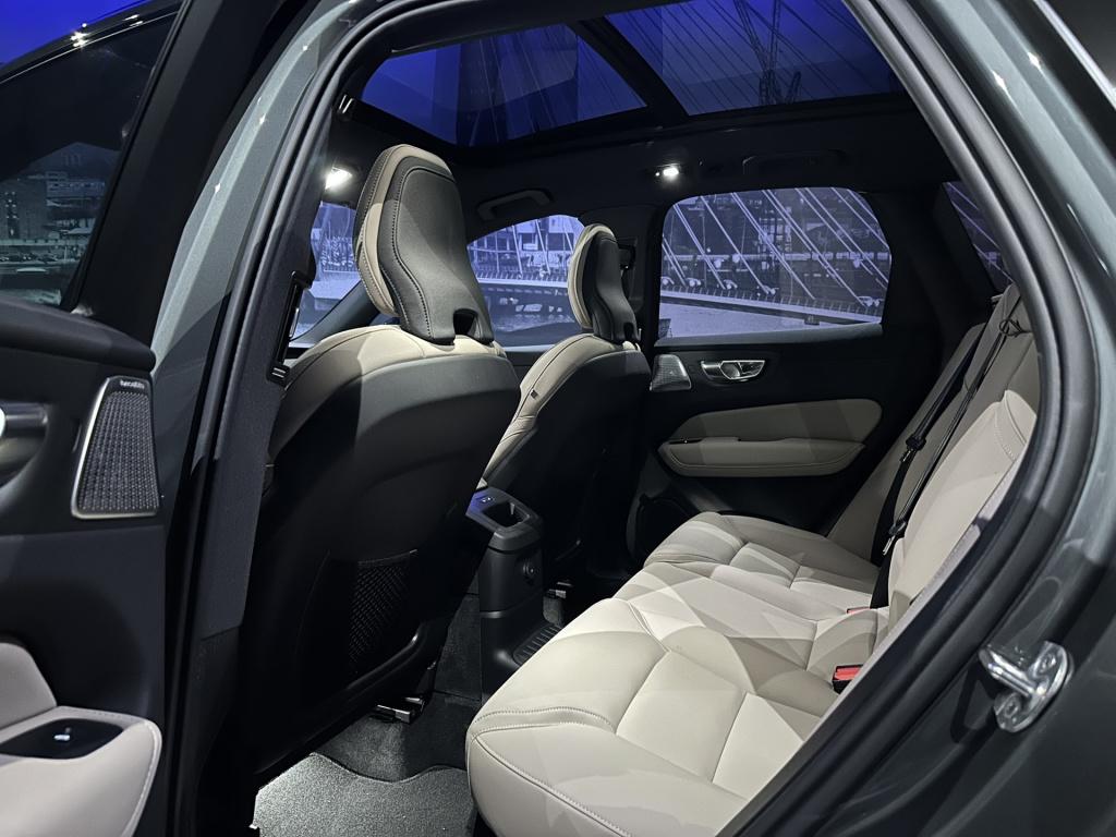 Volvo XC60 2.0 t8 plug-in hybrid awd plus black edition *nieuw model*