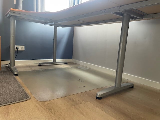 Hoek Bureau 220x120cm, stijlvol design.  Hoogte verstelbaar