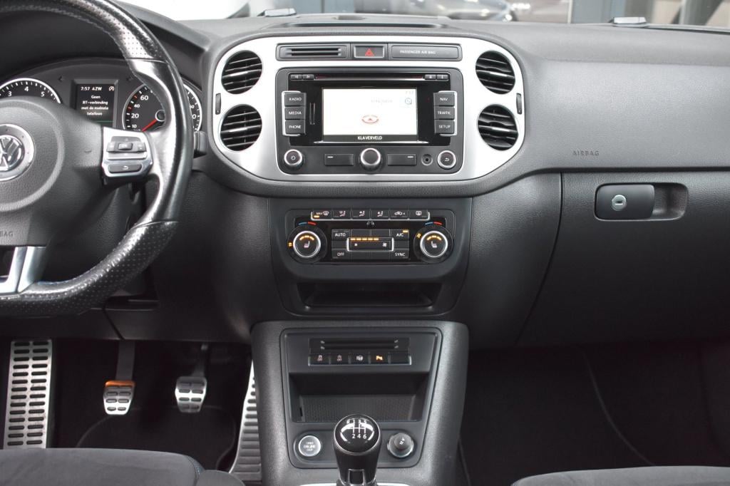 Volkswagen Tiguan 1.4 tsi r-line lm | trekhaak | xenon | led | stoelverwarm