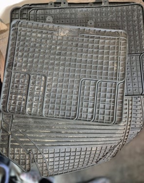 Set van 4 rubber automatten, nieuw en universeel