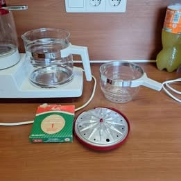 Retro koffiezetapparaat jaren 70 met glazen kannen