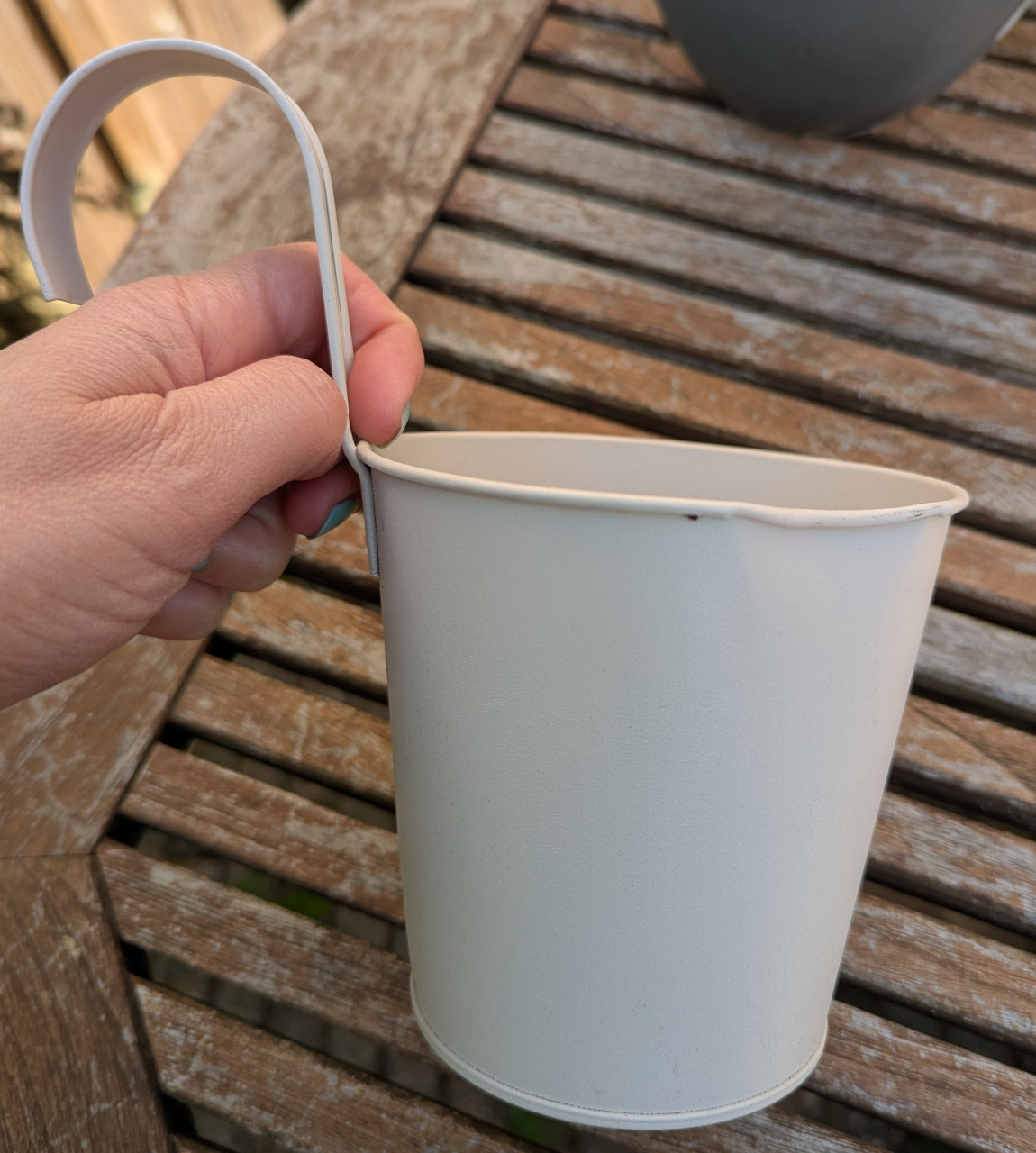 Verschillende bloempotjes en schalen