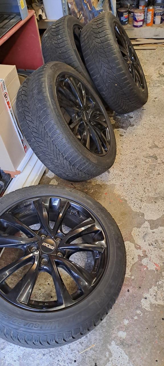 Winterbanden met zwarte velgen 17inch