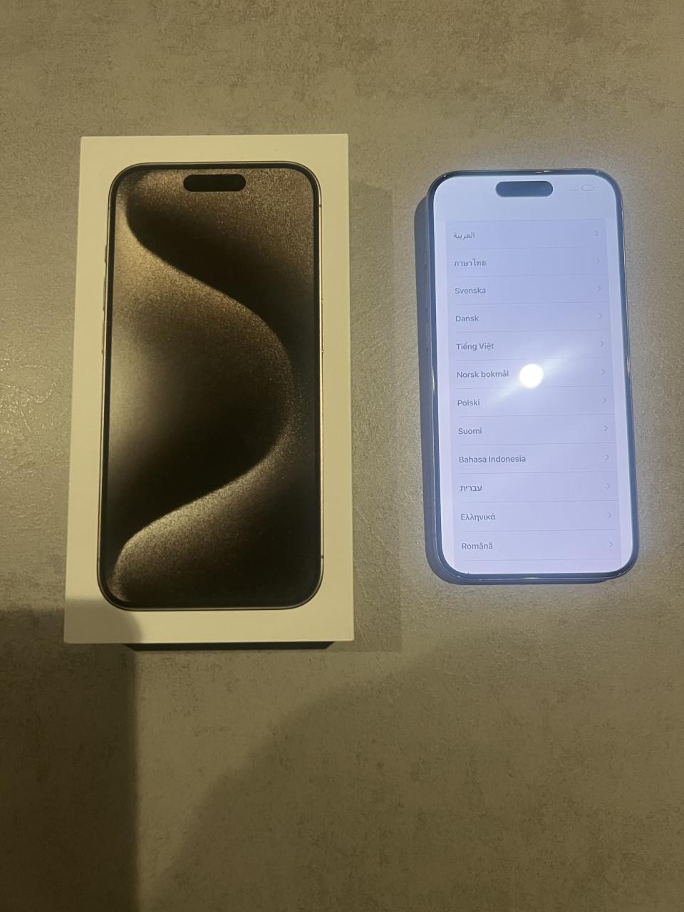 Iphone 15 pro 2 jaar Jong z.g.a.n.