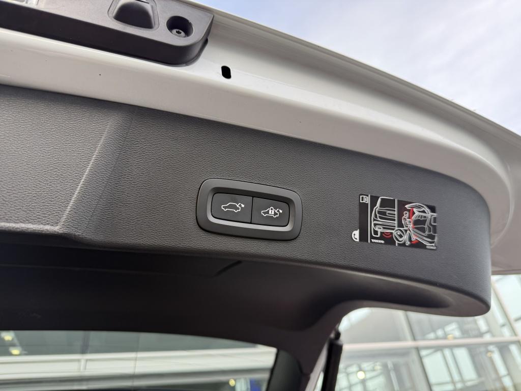 Volvo XC40 t5 262pk recharge r-design| adap.cruise| trekhaak| camera| elek.