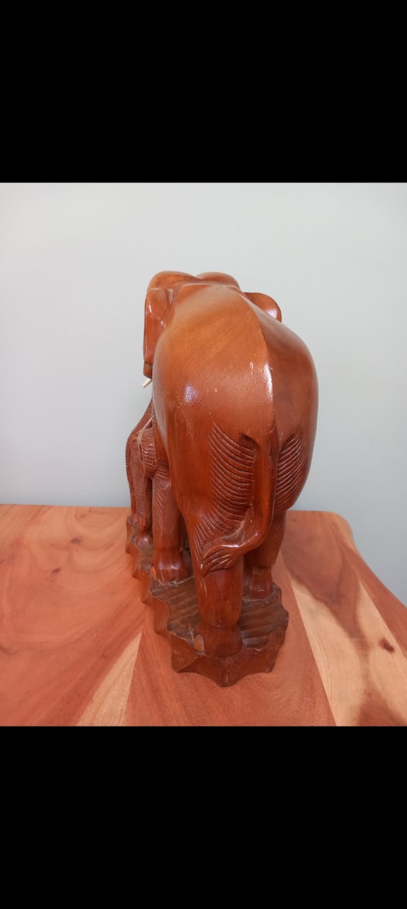 Prachtig houten beeld olifant en jong!