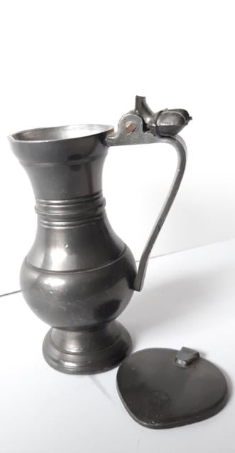 3 kleine tinnen eikel kannetjes, ↑ 11cm.