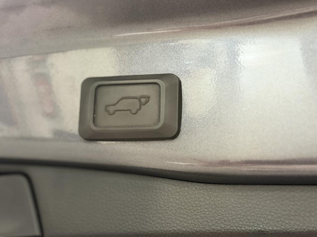 Toyota Rav4 2.5 plug-in hybrid awd executive bi-tone| 360camera| jbl| adap.