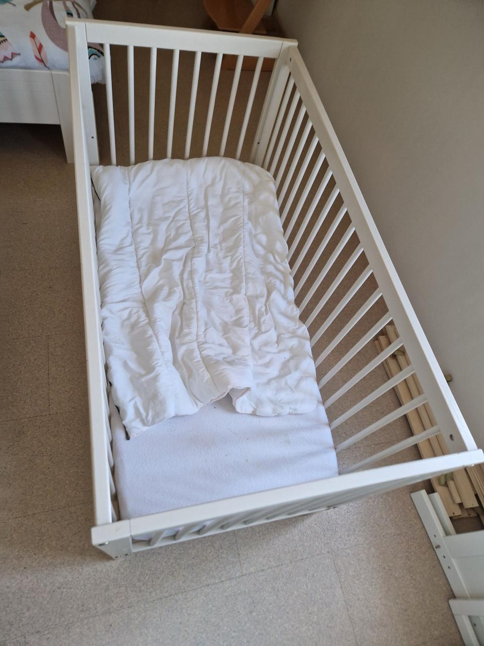 Babybedje (wit) met matrasje en dekbed