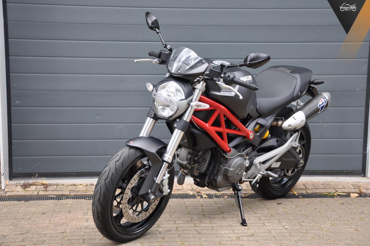 Ducati Monster 696 8100 kms!