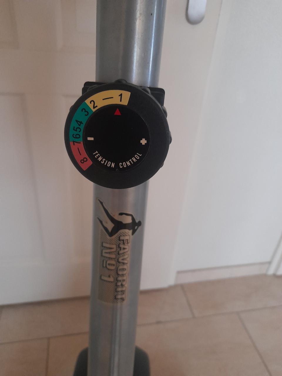 Hometrainer (werkt naar behoren) in zwaarte verstelbaar!