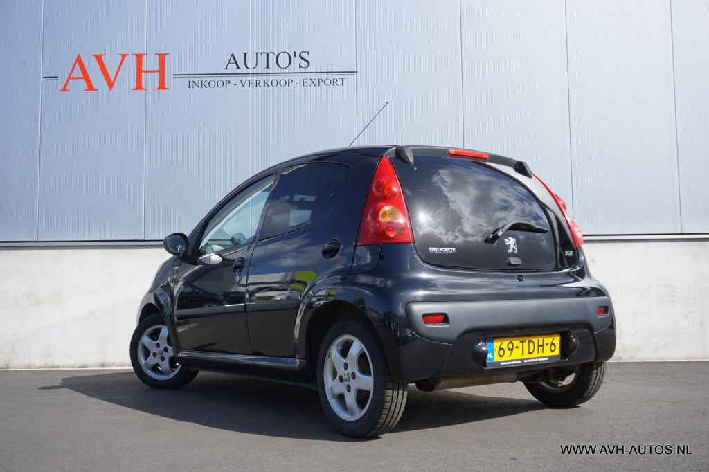 Peugeot 107 1.0-12v black & silver