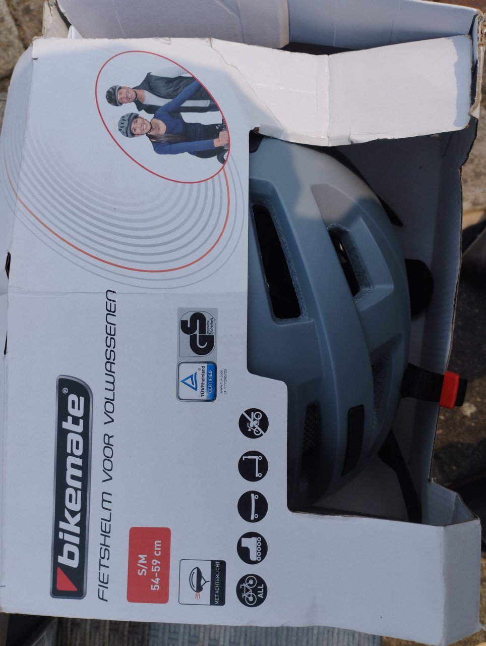Fietshelm nieuw met achterlicht,een keer gepast