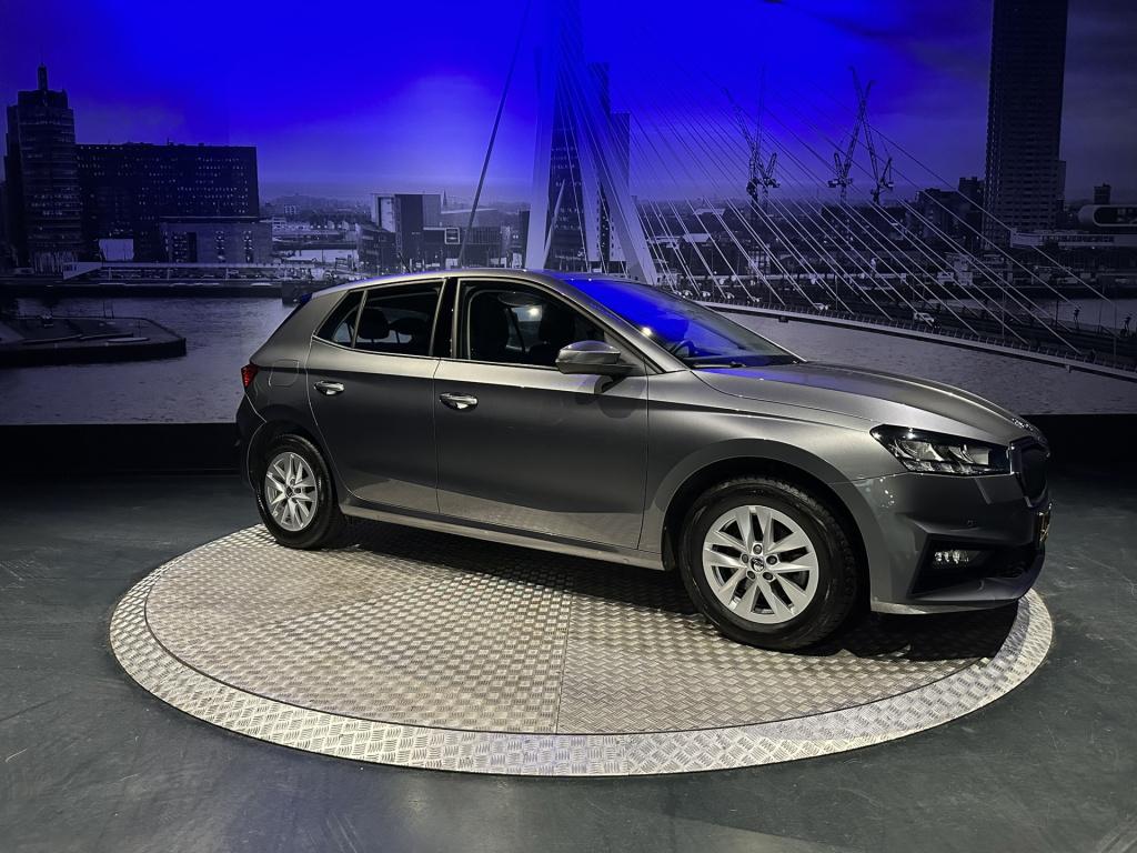 Skoda Fabia 1.0 tsi business edition *camera*pdc*winterpack*app*navi*