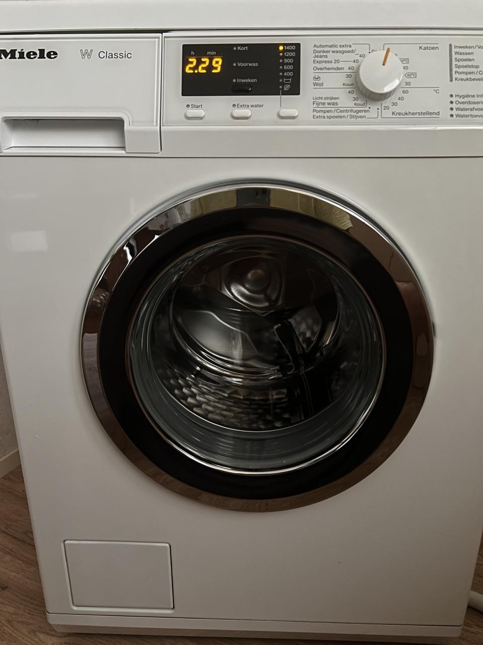 Miele W Classic  Wasmachine 8 kg. 1400 toren met boekje als nieuw