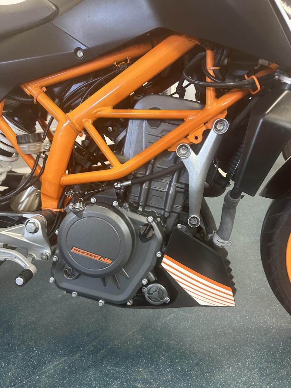 KTM 390 Duke 2013, bijzonder lage km stand