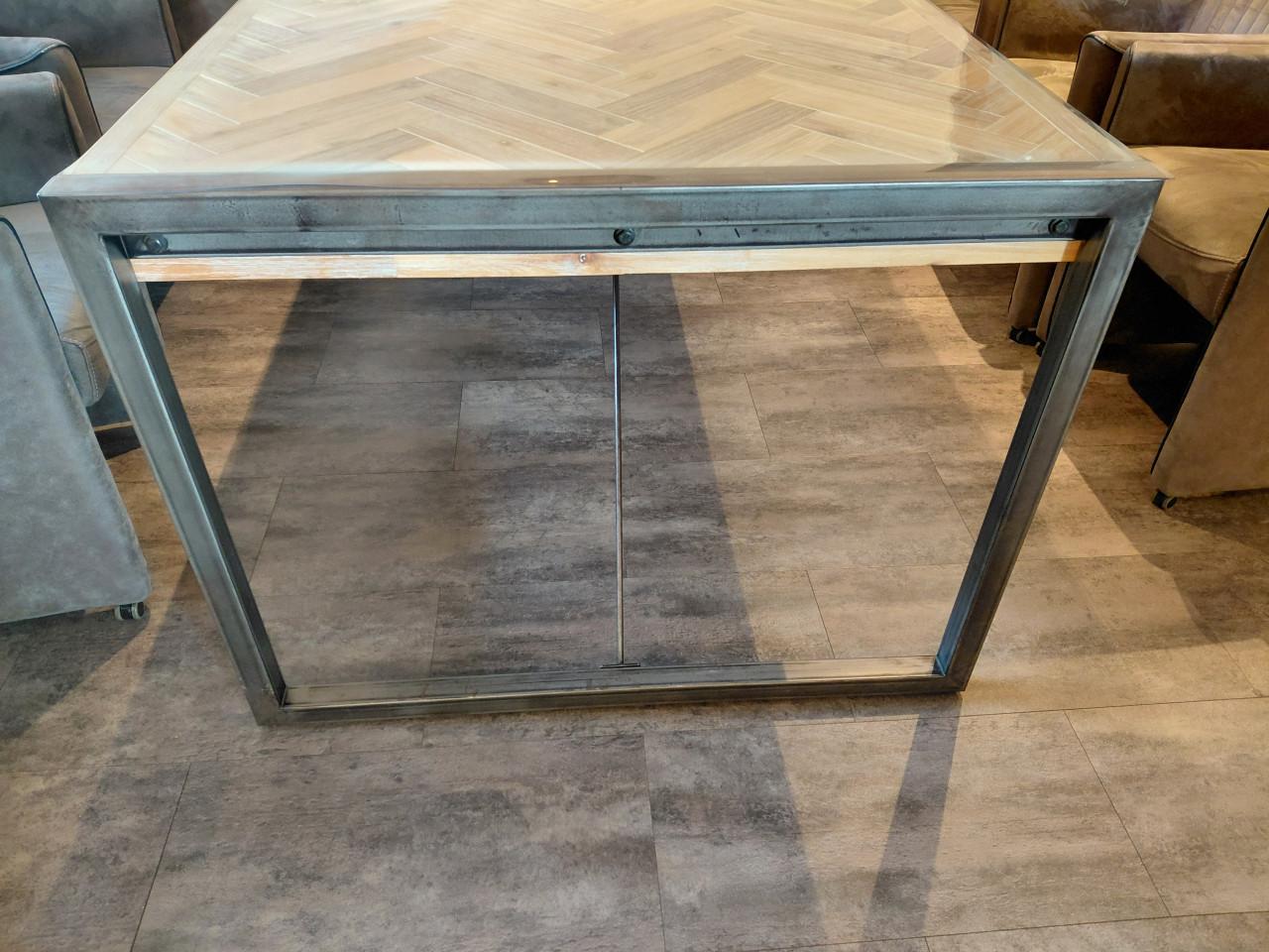 Eettafel, zo goed als nieuw!