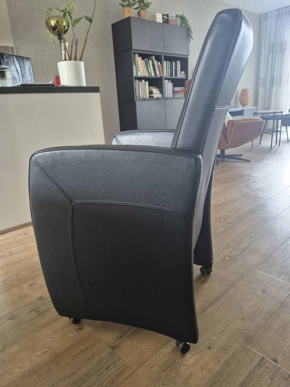 Leren stoelen
