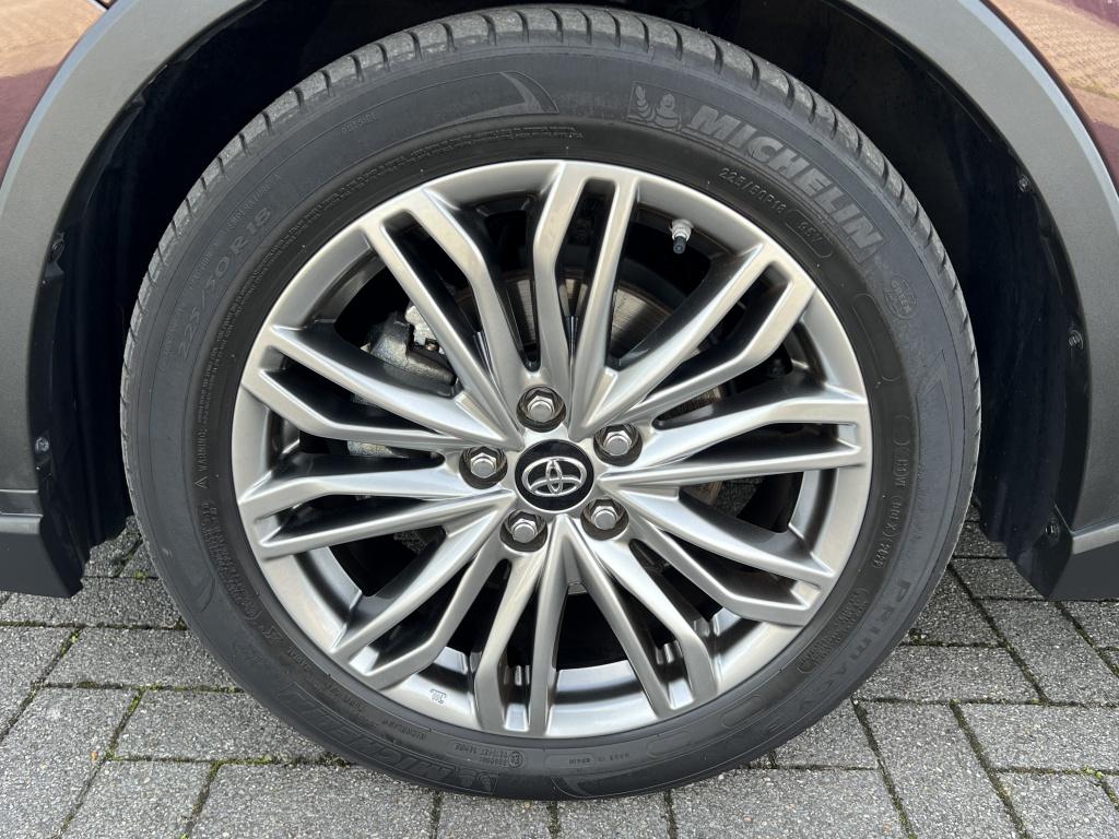 Toyota C-hr 1.8 hybrid executive