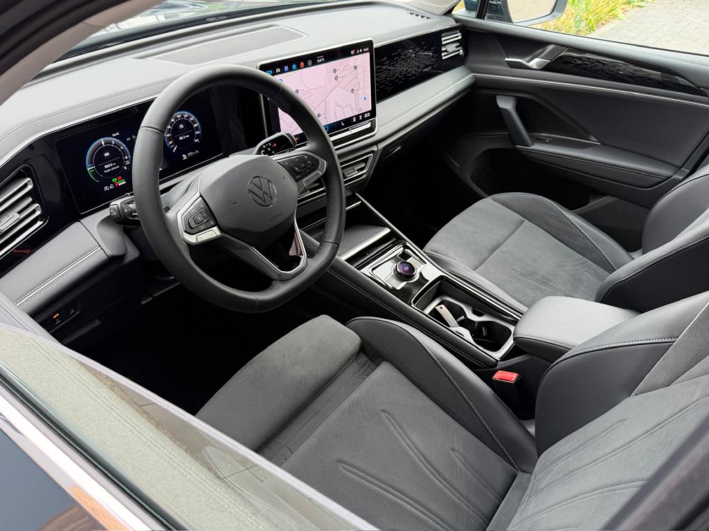 Volkswagen Tiguan 1.5 ehybrid elegance 204pk | trekhaak | 360 camera | dode