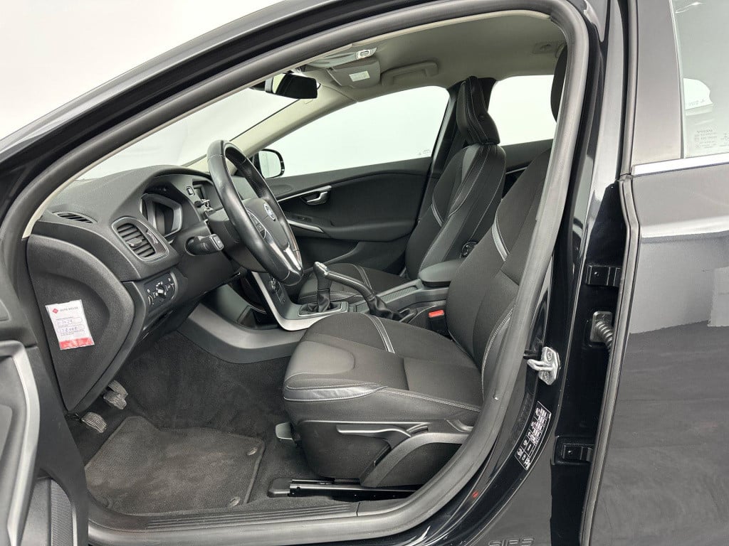 Volvo V40 1.6 t3 momentum clima cruise 107262km
