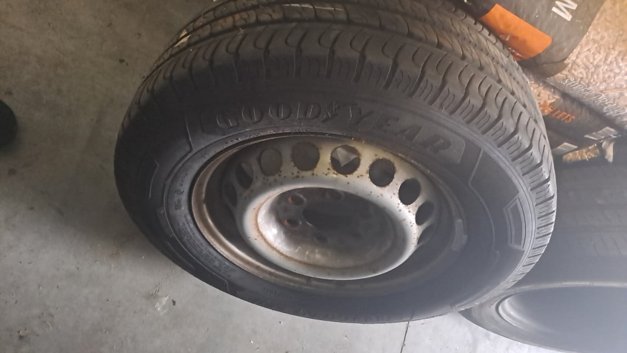 Velg met band 215/65r16   3 stuks
