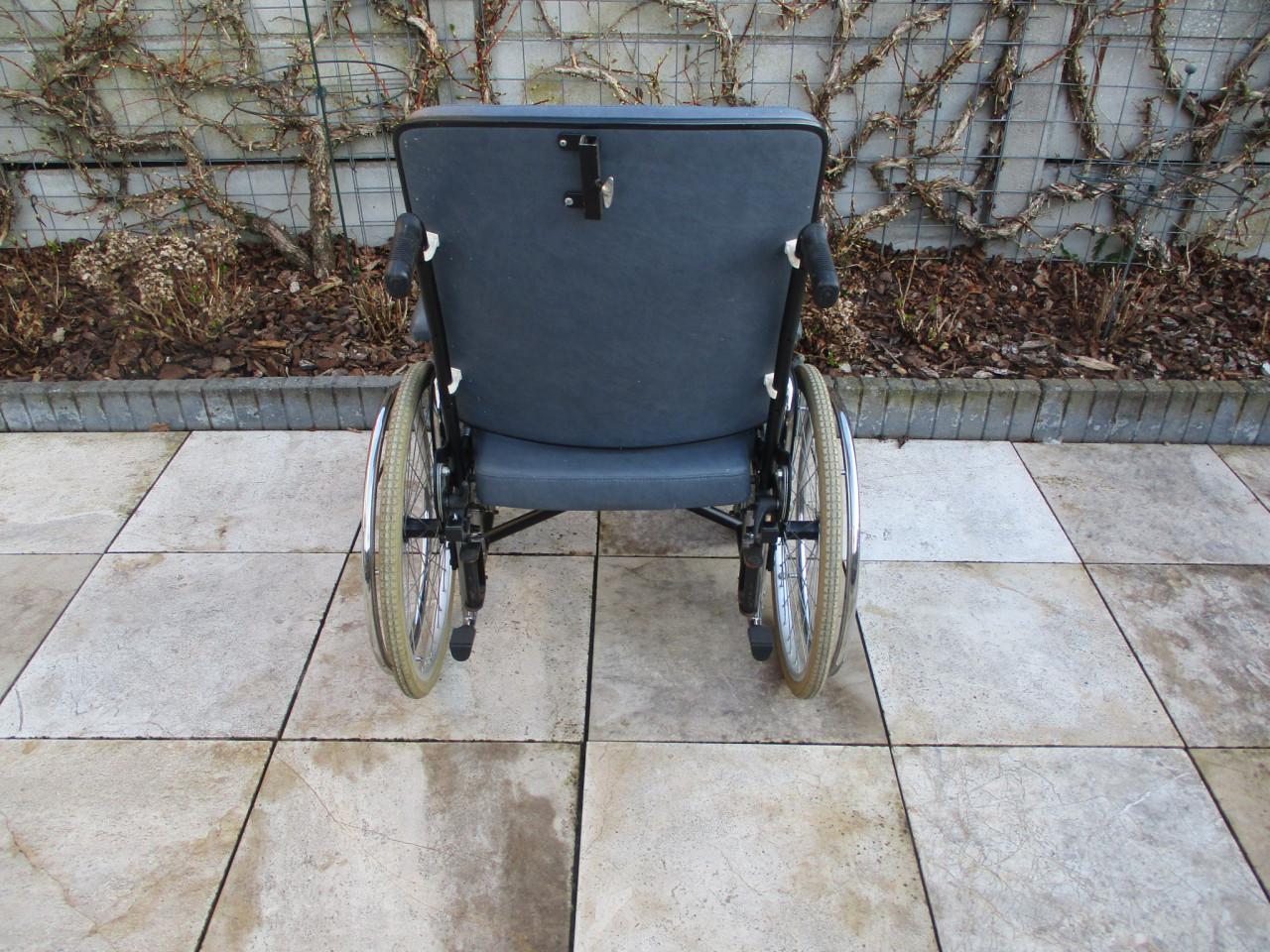 Zeer degelijke Ortopedia opvouwbare rolstoel met Comfort beensteunen