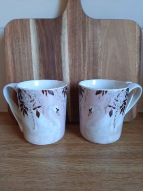 2 nieuwe mokken met zwanen print