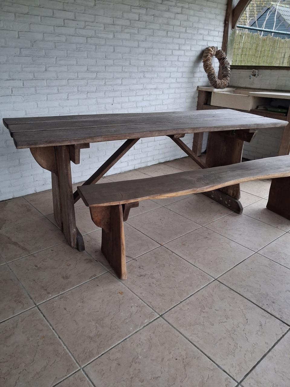 Eettafel met bank